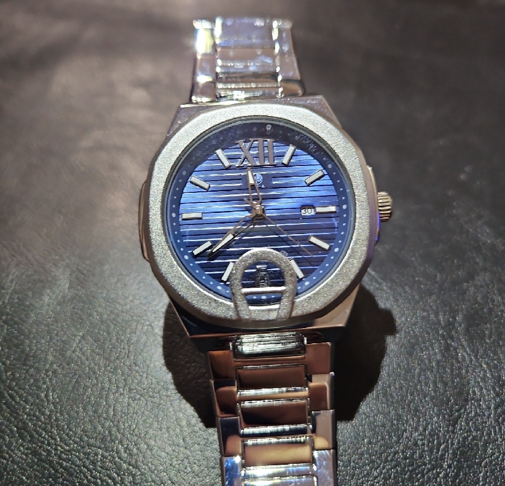 Men's Stainless Steel Watch with Blue Dial And Lucky Horseshoe Logo - Picture 4 of 7